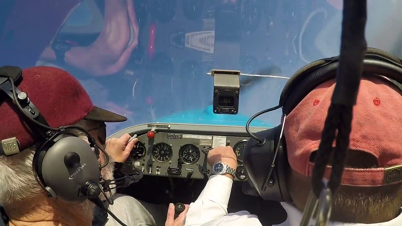 Scheibe Falke SF 25 on aerobatic mode