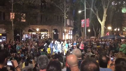 Asamblea de los taxistas decidiendo si mantienen o no la huelga