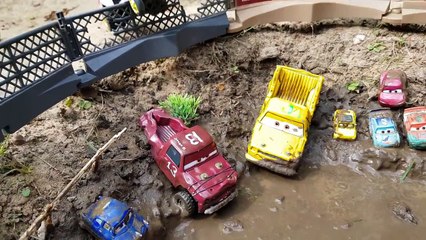 Disney Cars 3 Toys Lightning Mcqueen Cruz Ramirez and Mini Racers Vs Miss Fritter