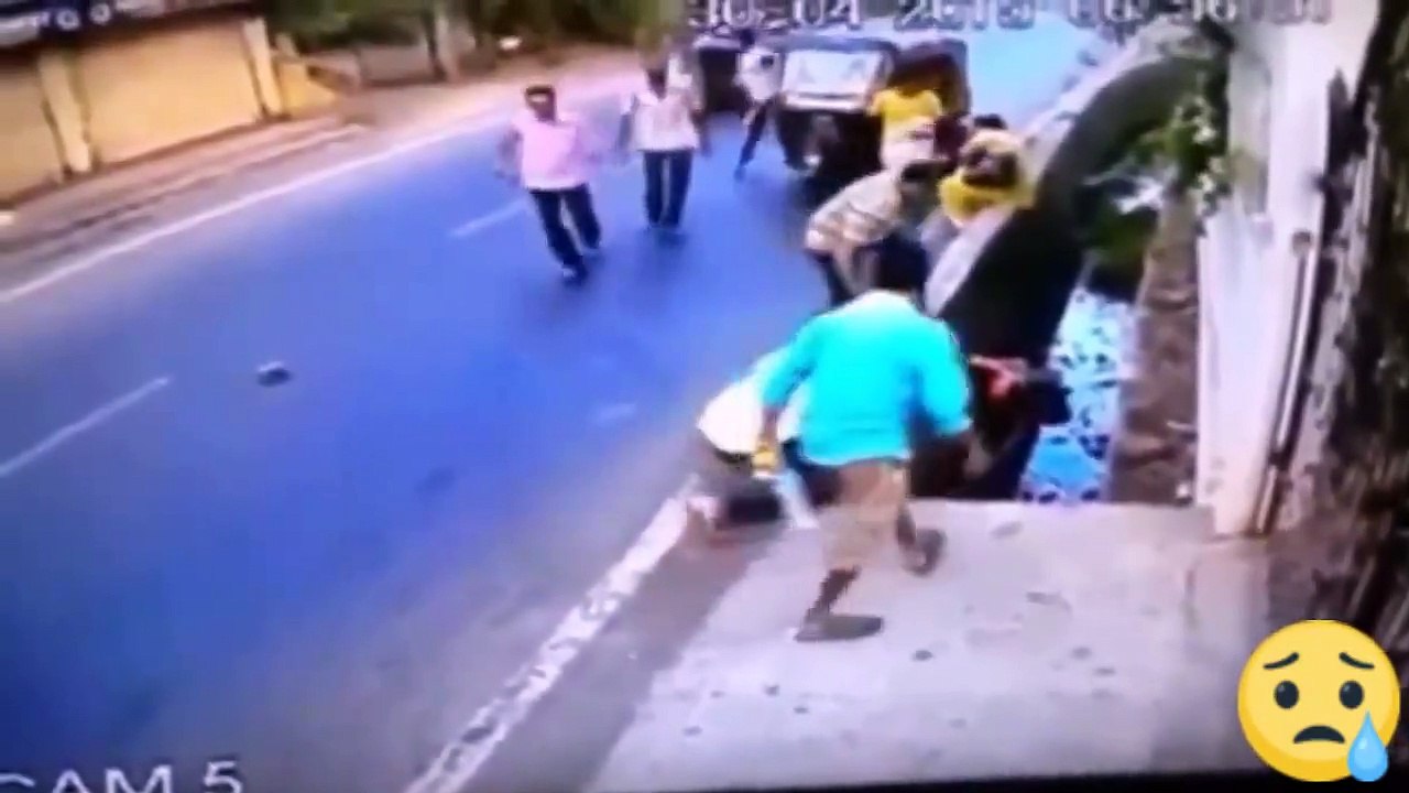 কিছু বলার ভাষা নাই। শুধু এটাই দেখার অপেক্ষা কোন দিন না আমার উপরেই উঠায় দেয়।আমাদের খুব তাড়া.. AnyNews24