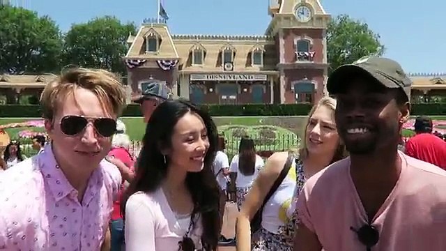 FAKE PROPOSAL AT DISNEYLAND PRANK (Squad Vlogs)