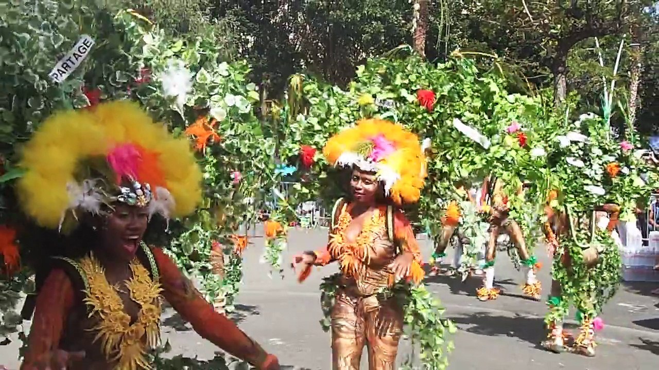 Pointe-à-Pitre vibre pour Dimanche gras >> séquence avec les membres de Kasika