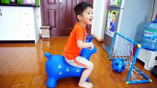 Learn Colors with Soccer balls and Bouncy Animals! Baby Xavi with Animals Skippy Balls for