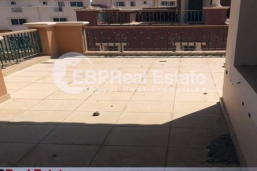 Villa with landscape view For sale in Compound Hyde Park New Cairo