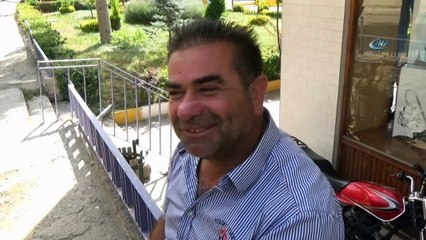 Hava sıcakları artınca oto yıkamacı 'adam' yıkamacıya döndü
