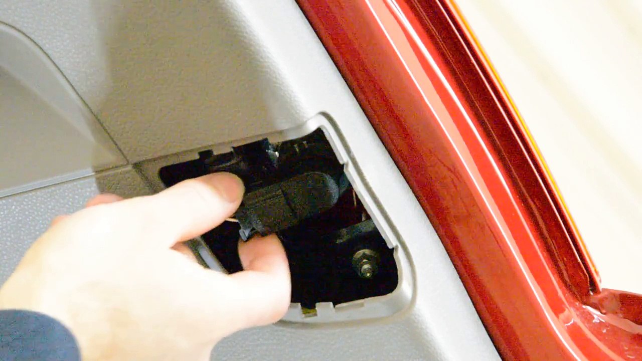 How to remove the Taillight VW Golf mk5 Part 2