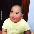Gülünce deprem geçiren Çinli çocuk :)