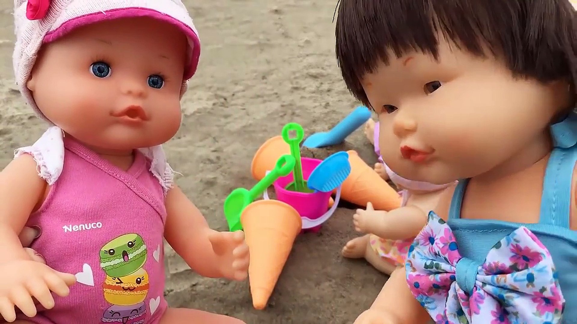 Peppa pig y muñecas bebes nenuco juegos y fiesta en la playa con Pily-Mily, Lola y amigos - video dailymotion