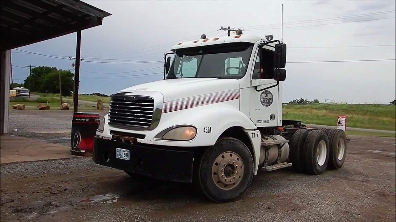 2006 Freightliner Columbia 120 semi truck for sale at auction | bidding closes July 12, 2018
