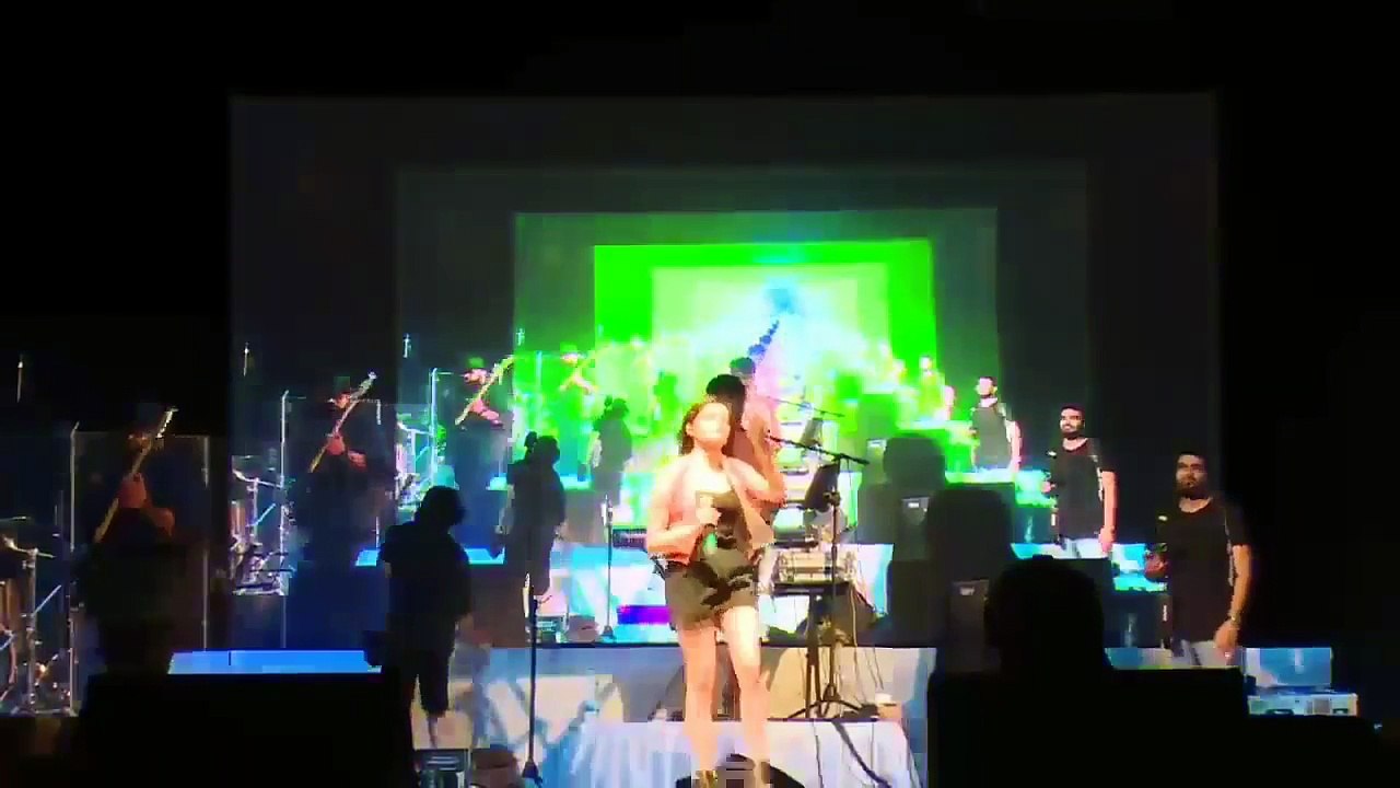 Shirley Setia Signature Dance Moves on Lean On & Suit Suit Ceramic