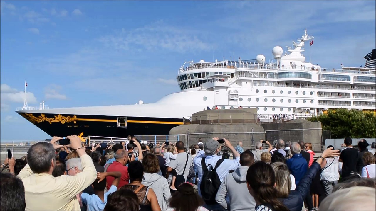 Appareillage du Disney Magic de Cherbourg