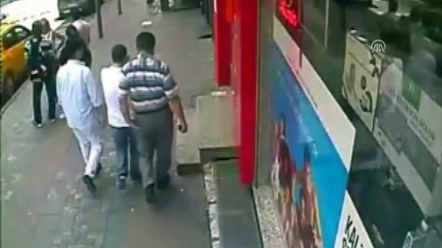 'Tırnakçılık' yöntemiyle yankesicilik - İSTANBUL