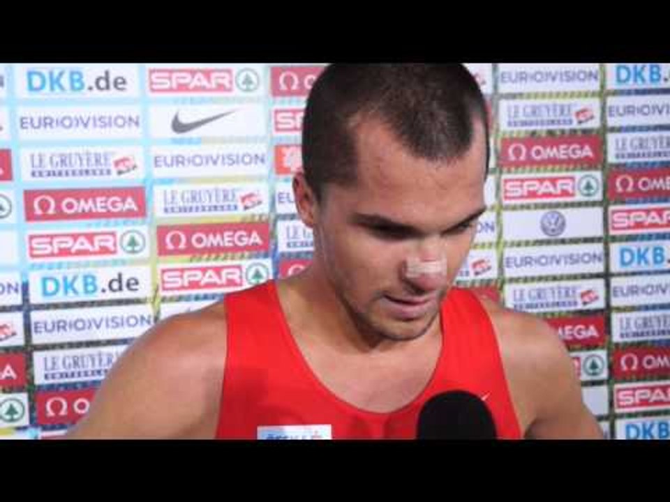 Jakub Holuša (CZE) before DQ in 1500m
