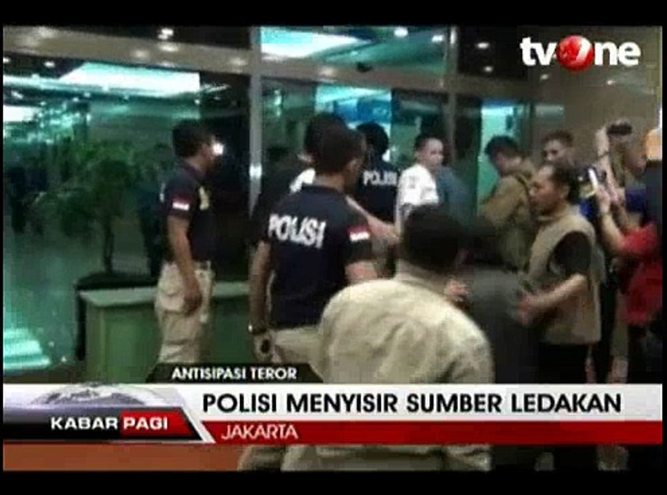Ban Truk Pecah di Kawasan Sarinah, Warga Panik