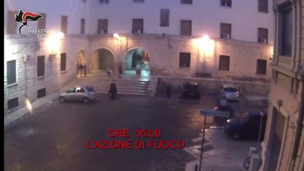Bari: ferito a colpi d'arma da fuoco in Piazza Chiurlia, presi gli aggressori. Uno di loro è minorenne - video registrato dalle telecamere
