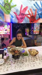 23 dakikada 255 çöp şiş yiyen kadın