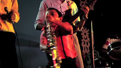 Prithibi Hariye Gelo - Guru Dakshina - Bengali Movie Song - Mohammed Aziz