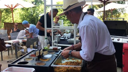 Dans les coulisses de l'hôtel L'Ermitage de Vittel. Ambiance jazzy et franche convivialité sous le soleil