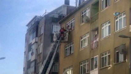 Silivri'deki Yangında Can Pazarı Kamerada...bebeği Kurtarmak İçin 5'inci Kattan Sarkıttı