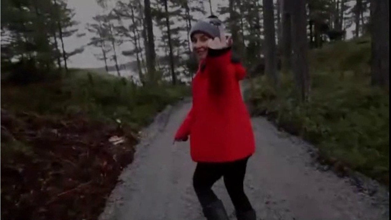 SuperShe island : une île interdite aux hommes (Féminisme de luxe)