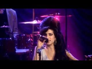 Amy Winehouse – Wake Up Alone | Live In London
