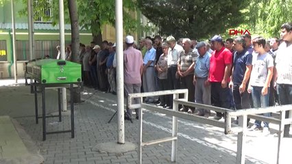 Karaman Evinde Ölü Bulunan Genç Kadın Defnedildi