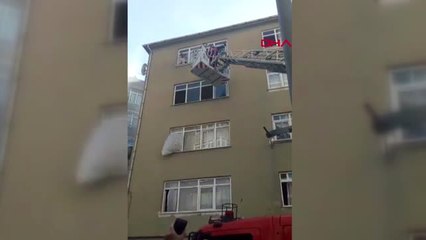İstanbul Silivri'de Can Pazarı; Çocuğunu Pencereden Sarkıttı