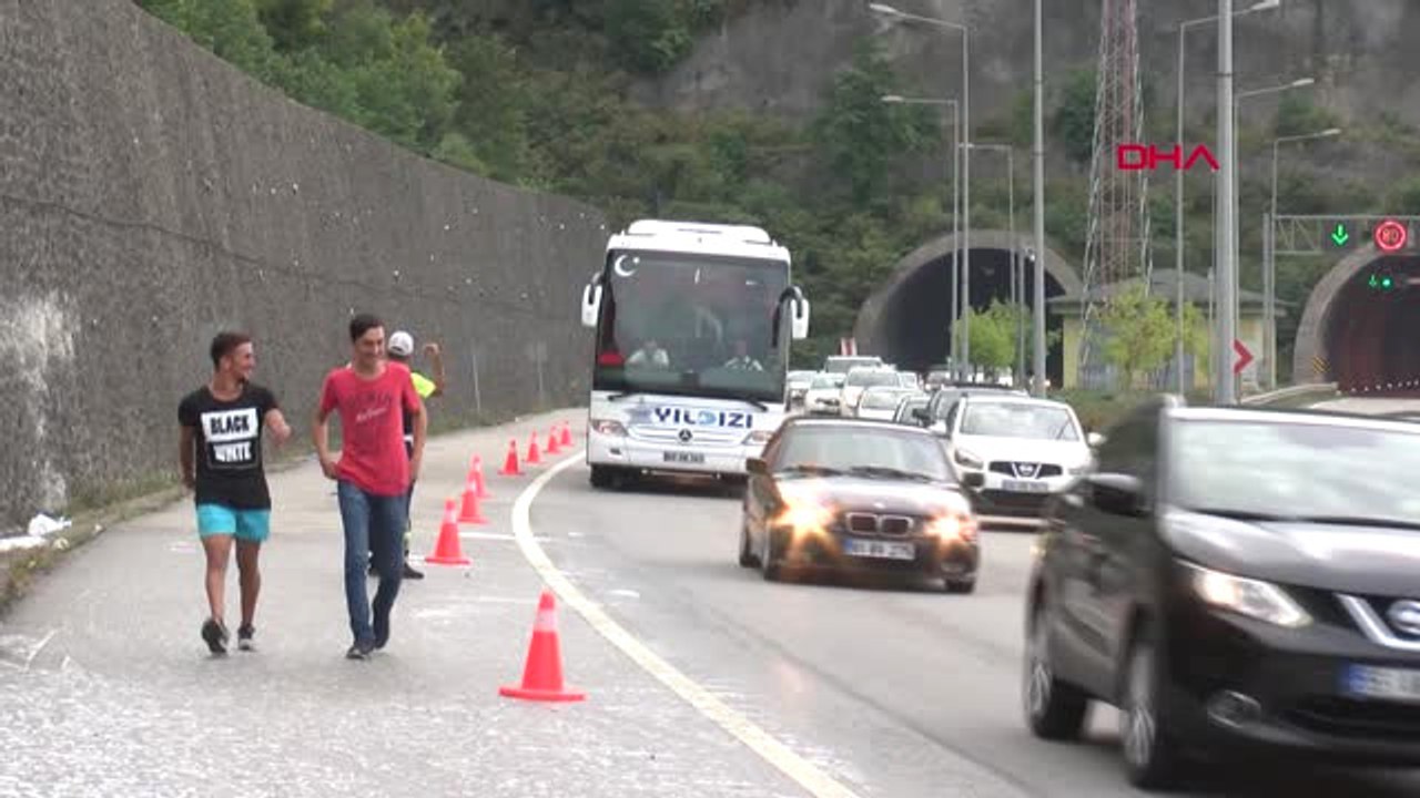 Giresun Lpg Yüklü Tanker Duvara Çarptı Karadeniz Sahil Yolu Trafiğe Kapandı 4-