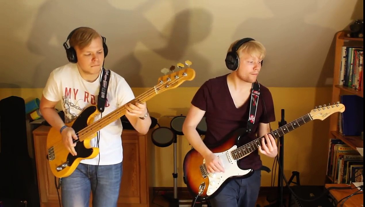 Red Hot Chili Peppers Dark Necessities (bass + guitar cover)