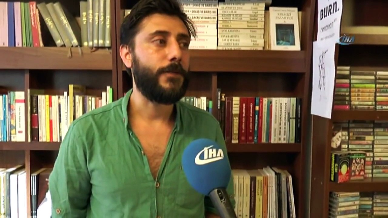 Çocuklar İçin Çöpten Kitap Topluyor