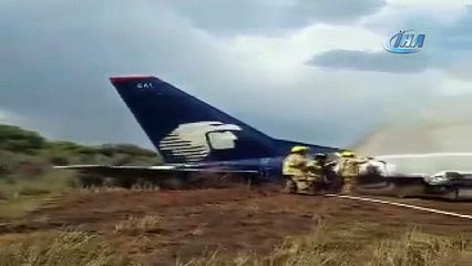 Meksika'da yolcu uçağı düştü