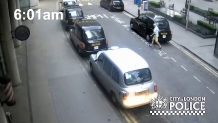 Un chauffeur de taxi laisse un passager inconscient au bord de la route !