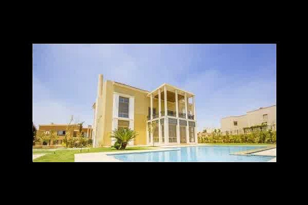للايجار فيلا بحمام سباحة فى الاجريا