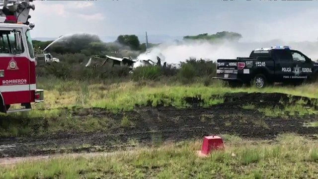 Centenar de pasajeros sobreviven a desplome de avión en México
