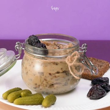 Wegański smalec ze śliwką kalifornijskąKto docenia smak smalcu, nie zawiedzie się. Kto docenia wegańskie wersje tradycyjnych potraw, nie zawiedzie się. W ogóle