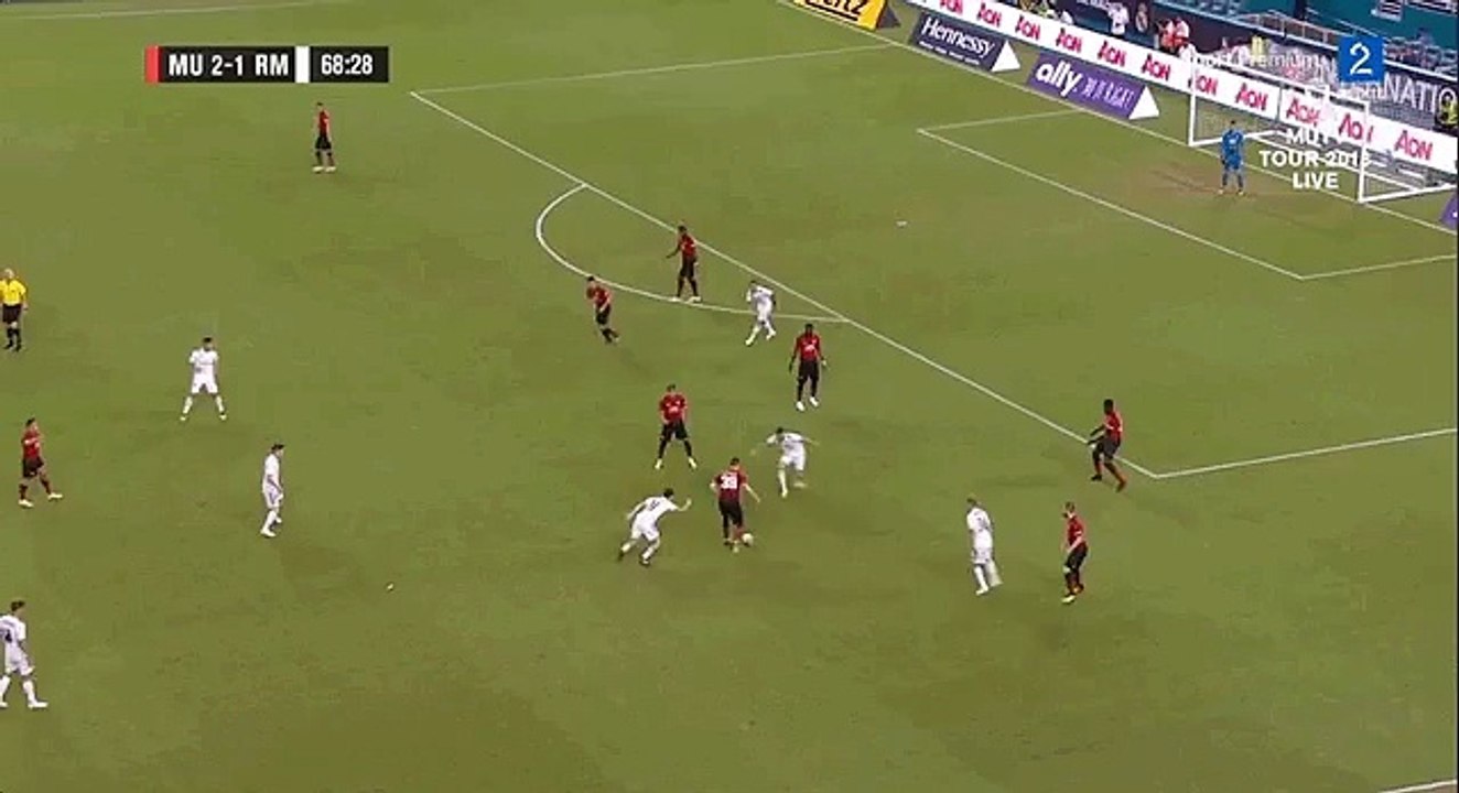Andreas Pereira great dribble to break Real Madrid's pressing!