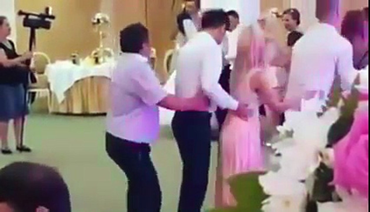 LA DANZA DEL PINGUINO IN ALBANIA