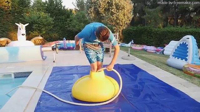 JE RENTRE DANS UN BALLON GÉANT REMPLI D'EAU ! - Néo The One