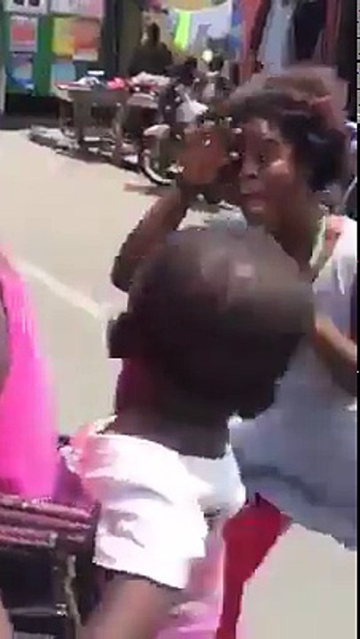 Pregnant Nigerian Woman seriously Dancing