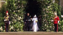 Royal wedding - Prince Harry and Meghan's first kiss - BBC News