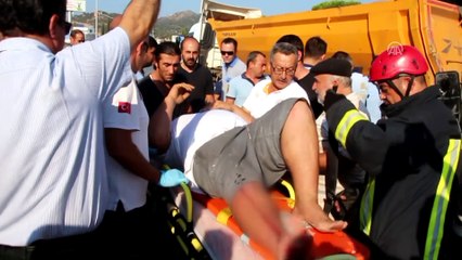 Kamyonet trafik ışıklarındaki araçlara çarptı: 3 yaralı - MUĞLA