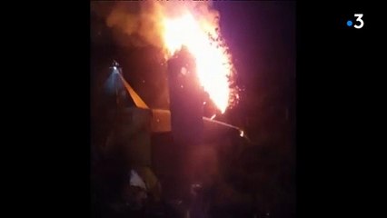 Regardez les images impressionnantes de l'incendie qui a touché cette nuit l'église Sainte-Thérèse à Rennes - VIDEO