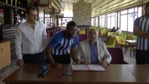 B.b. Erzurumspor Egemen Korkmaz ve Auremir'le Sözleşme İmzaladı