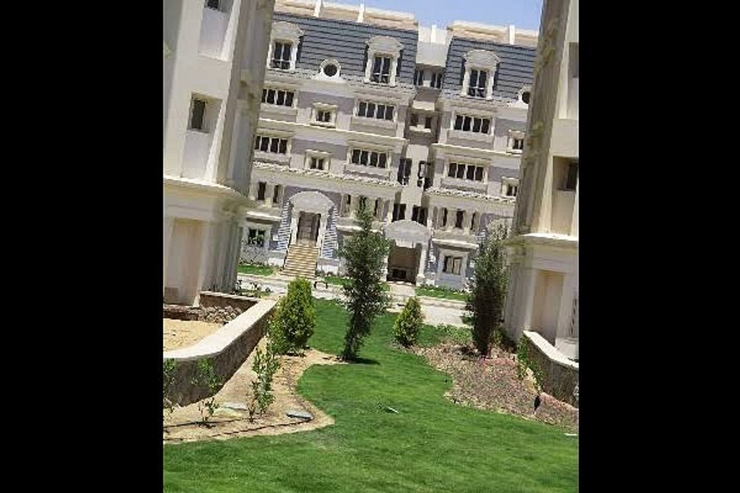 اى فيلا رووف كورنر للبيع فى كمبوند ماونتن فيو بالقاهرة الجديدة