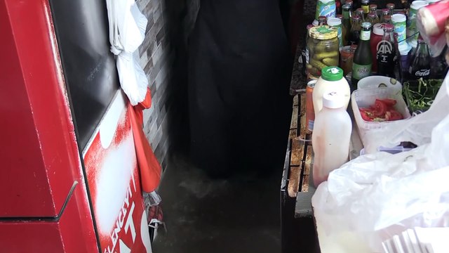 Şiddetli yağış nedeniyle dükkanların zemin katlarını su bastı - RİZE