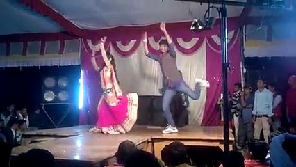 लड़की और इस लड़के के डांस ने स्टेज पर लगाई दी आग