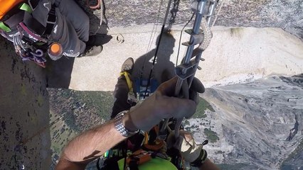 En rappel à 800m du sol dans le parc de Yosemite aux USA !