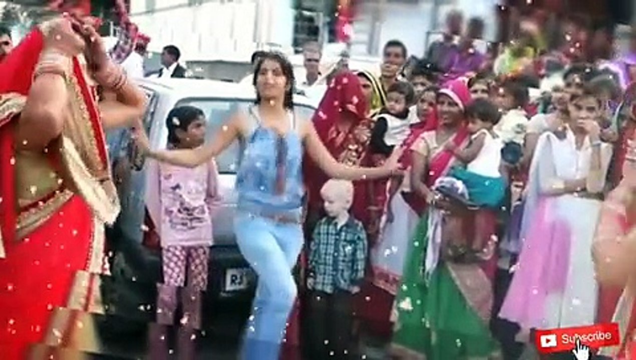 गाँव की लडकी ने किया डीजे पर जोरदार डांस