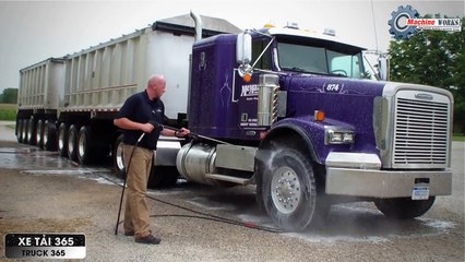 Bác tài nước ngoài rửa xe của mình như thế nào