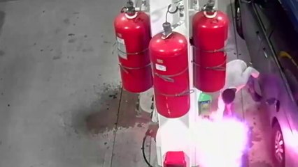 Pyromane aux pompes à essence d'une station-service
